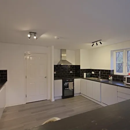 Homestay Contractor In Bs16