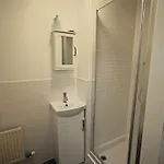 Проживання в сім'ї Contractor In Bs16 *