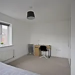 Contractor In Bs16 Проживання в сім'ї