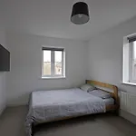 Проживание в семье Contractor In Bs16 *