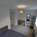 Contractor In Bs16 *