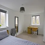 Проживание в семье Contractor In Bs16