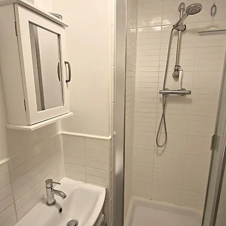Contractor In Bs16 *